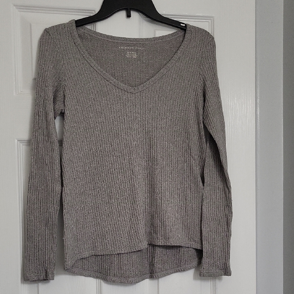 American Eagle Outfitters Gray Ribbed V-Neck Top